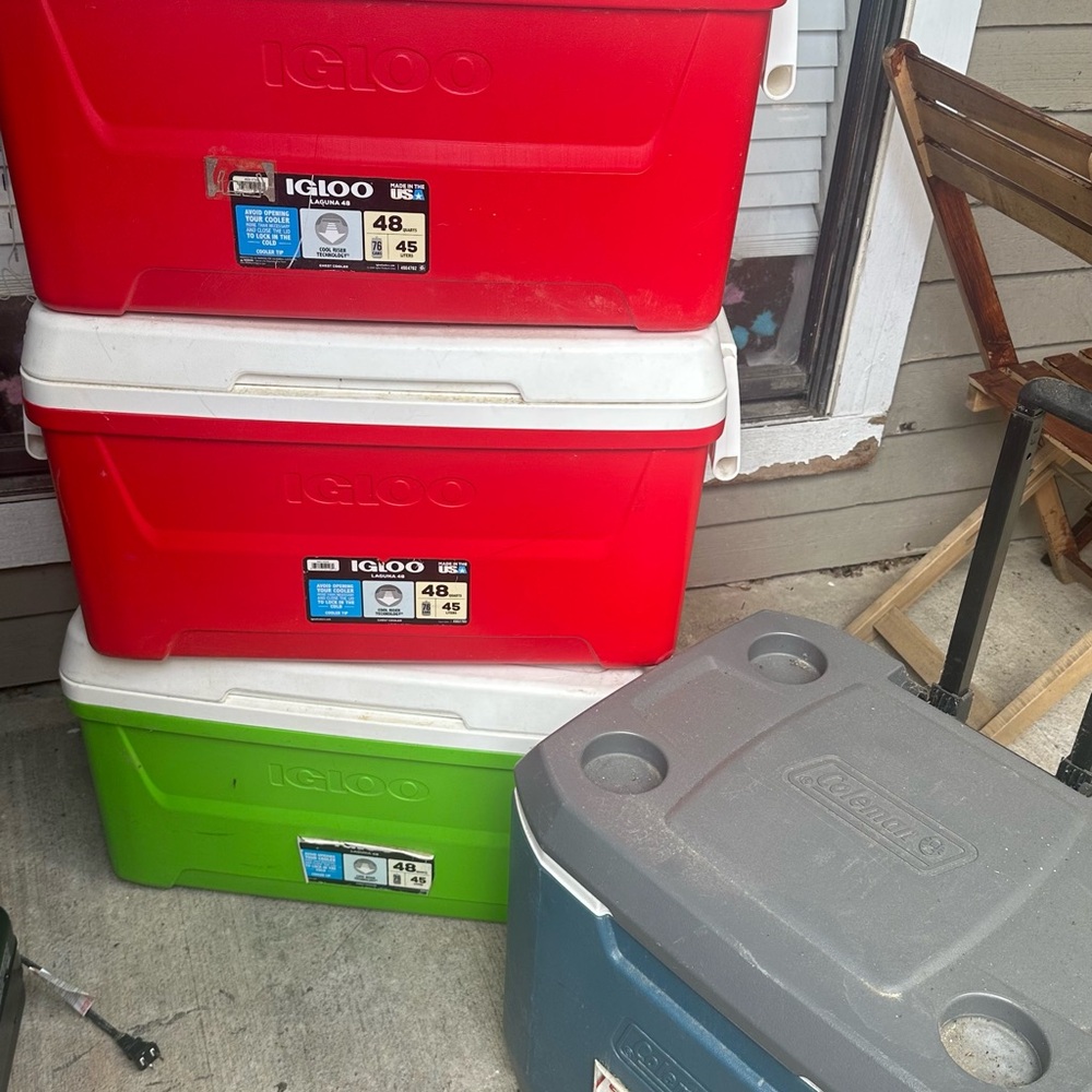 Igloo Red and Green Food Storage Containers
